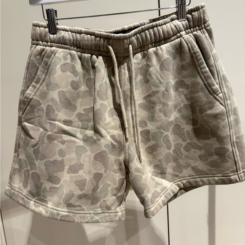 Abercrombie & Fitch Men’s Camo Athletic Shorts in Olive/Tan - Picture 4 of 5